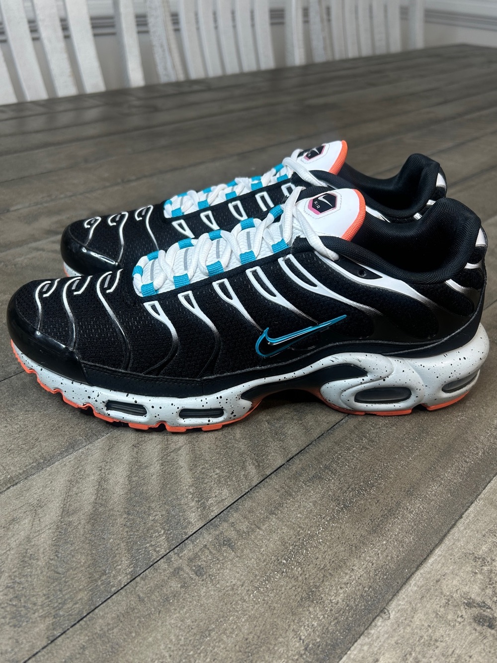 Nike Air Max Plus TN Black Laser Blue Hot Punch Size 10 Men’s Sneakers
